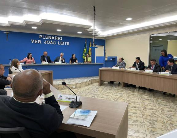 Vereadores aprovam projetos que autorizam crédito especial na Educação e Câmara Municipal
