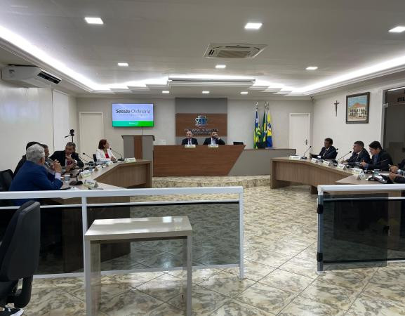 Câmara de Oeiras aprova títulos de cidadania e projetos em benefício do município