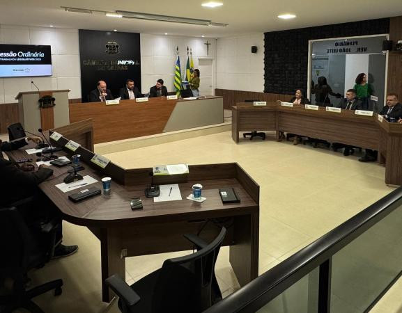 Câmara de Oeiras analisa propostas de homenagens e alteração na LDO